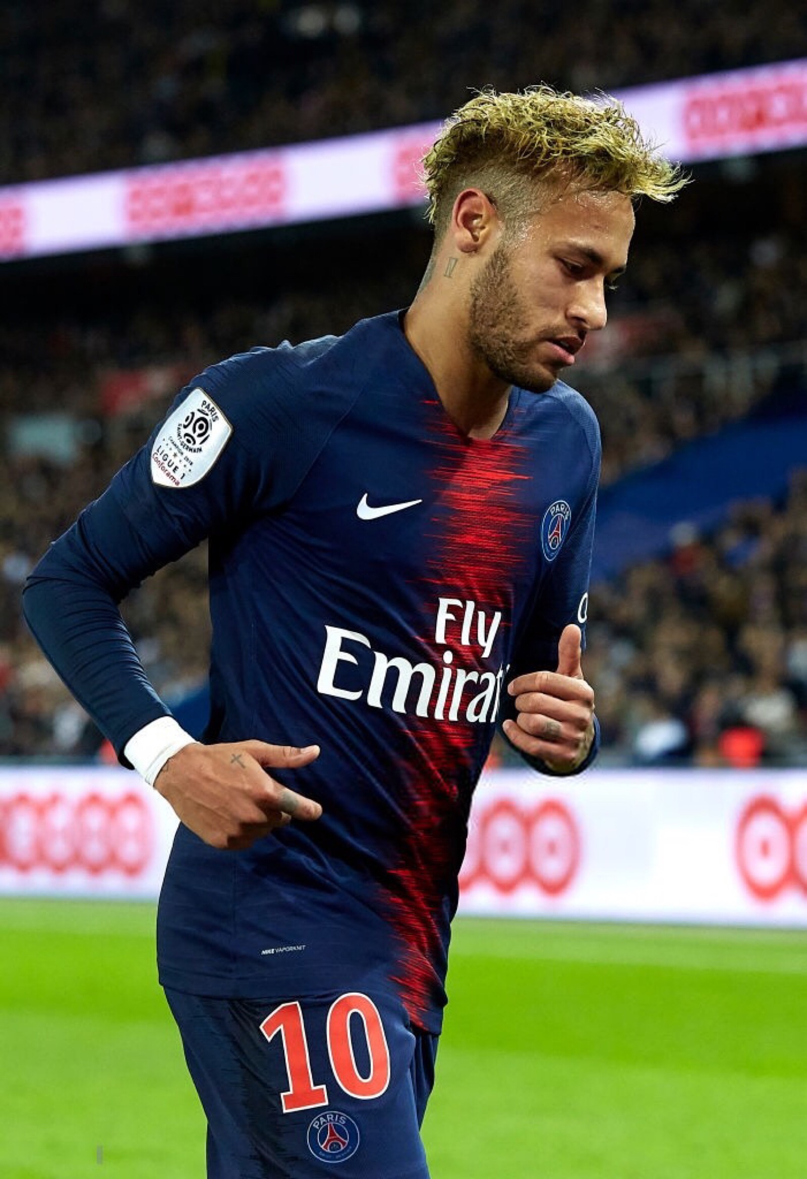 幸无大碍！杨瀚森后脑被撞后经短暂检查重返球场继续比赛