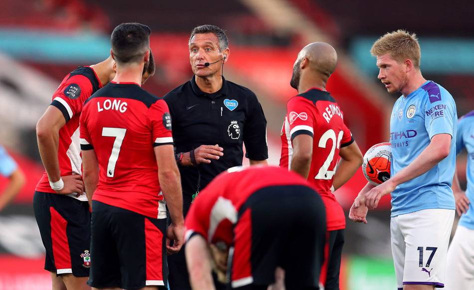 G2爆冷击败GEN拿下开门红，Chovy被打的直挠头，彻底晕了